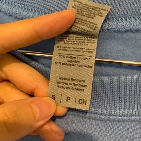 NWOT Blue Gildan Crewneck Sweatshirt - Picture 5 of 5